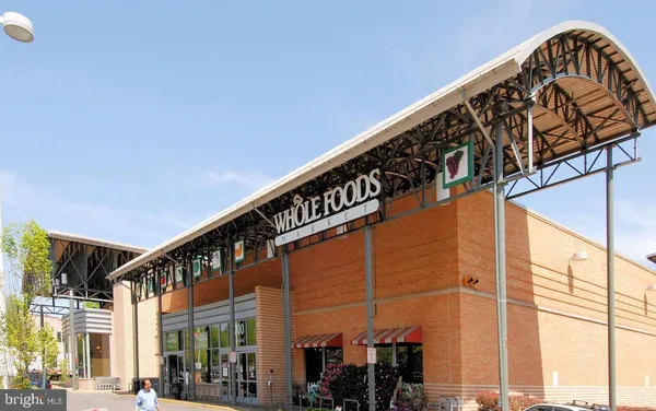 $2,925 | 900 North Garfield Street, Unit 2, Arlington, VA 22201