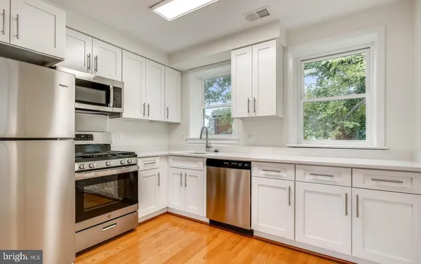 $2,925 | 900 North Garfield Street, Unit 2, Arlington, VA 22201