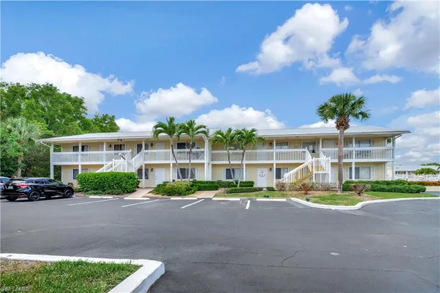 $249,000 | 4633 Bayshore Drive, Unit M3, Naples, FL 34112