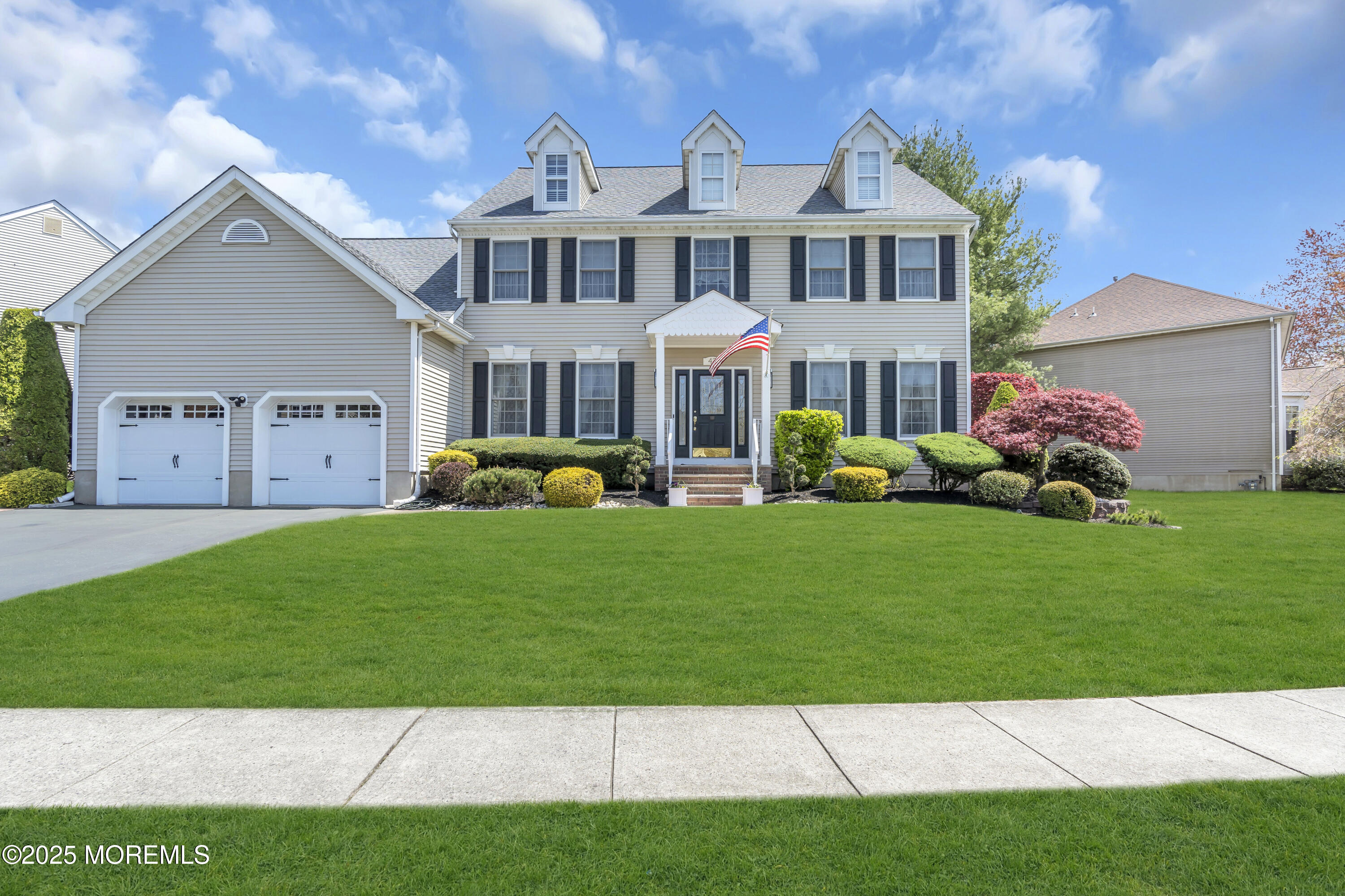 43 Periwinkle Circle Tinton Falls, NJ 07712 - Photo 4 of 60 a front view of house with yard and green space