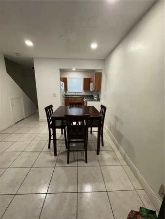 $2,500 | 2452 Taylor Street, Unit 204, Hollywood, FL 33020