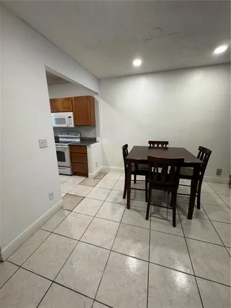 $2,500 | 2452 Taylor Street, Unit 204, Hollywood, FL 33020