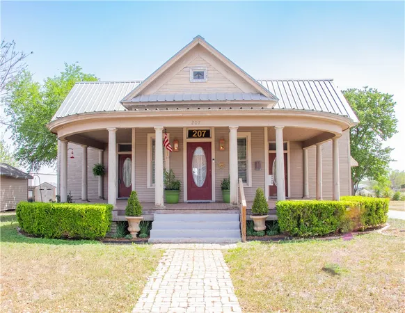 $120,000 | 207 West Carter Street, Beeville, TX 78102
