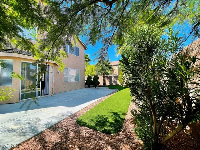 $2,400 | 9964 Canyon Peak Drive, Las Vegas, NV 89147