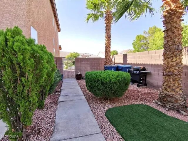 $2,400 | 9964 Canyon Peak Drive, Las Vegas, NV 89147