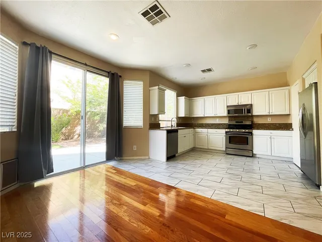$2,400 | 9964 Canyon Peak Drive, Las Vegas, NV 89147