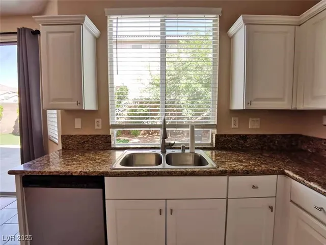 $2,400 | 9964 Canyon Peak Drive, Las Vegas, NV 89147