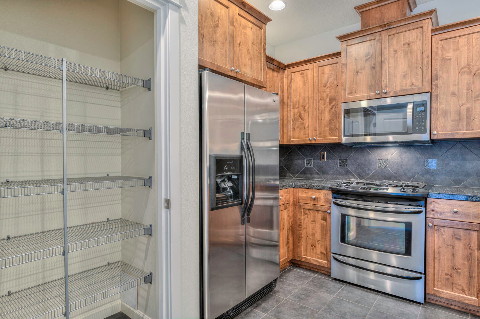 60283 Addie Triplett Loop Bend, OR 97702 - Photo 9 of 40 spacious pantry