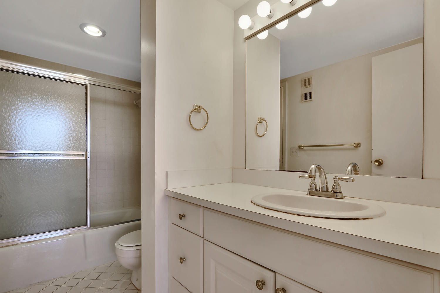 336 Golfview Road, Unit 511 North Palm Beach, FL 33408 - Photo 12 of 14 Bathroom 2