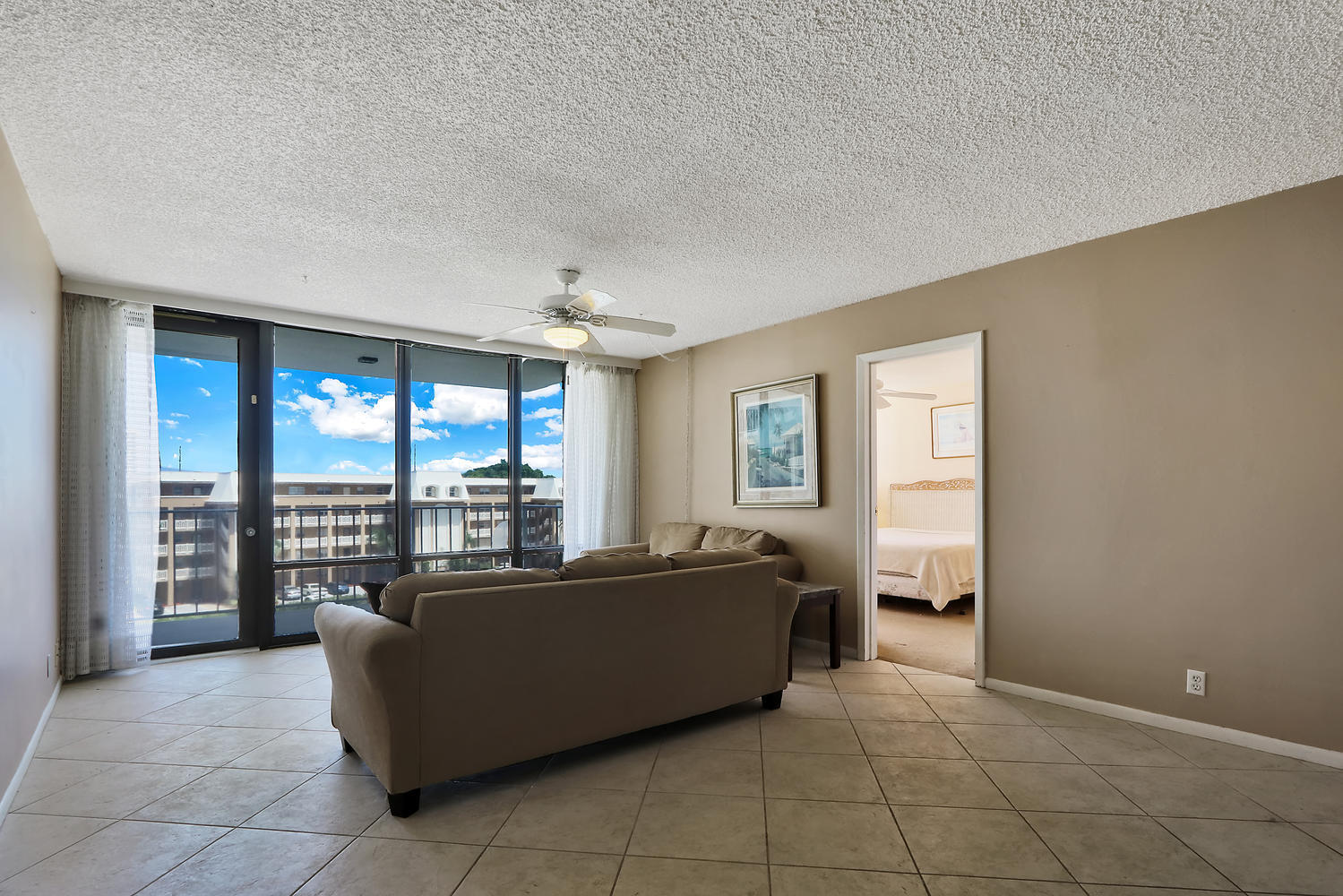 336 Golfview Road, Unit 511 North Palm Beach, FL 33408 - Photo 3 of 14 Living Room