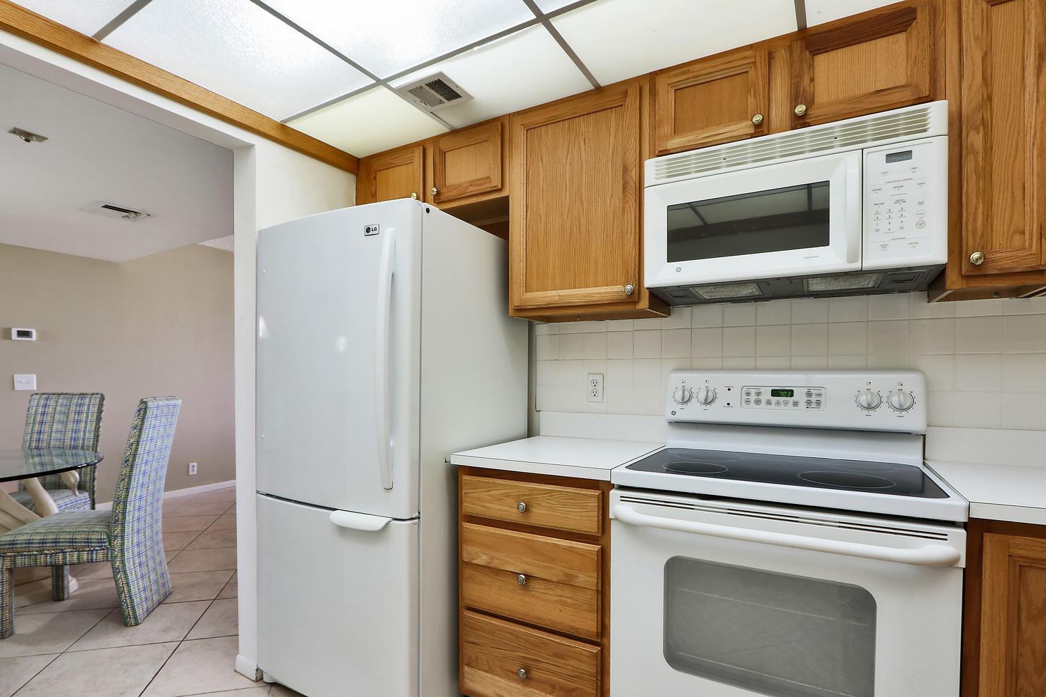 336 Golfview Road, Unit 511 North Palm Beach, FL 33408 - Photo 6 of 14 Kitchen