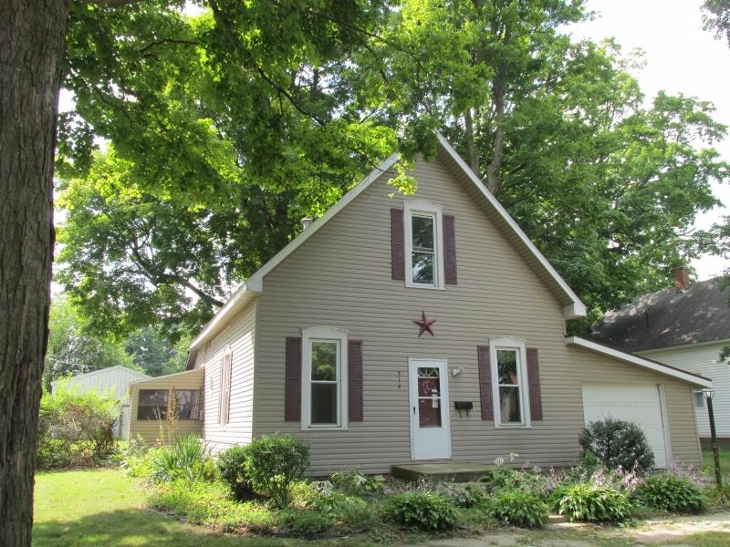 319 West 10th Street Rochester, IN 46975 - Photo 1 of 17