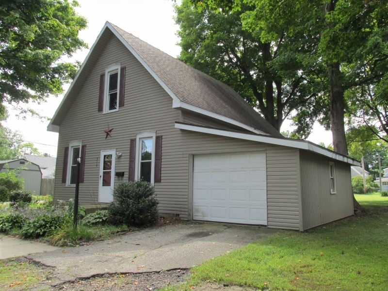 319 West 10th Street Rochester, IN 46975 - Photo 2 of 17