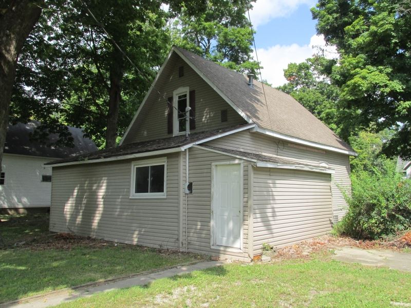 319 West 10th Street Rochester, IN 46975 - Photo 3 of 17