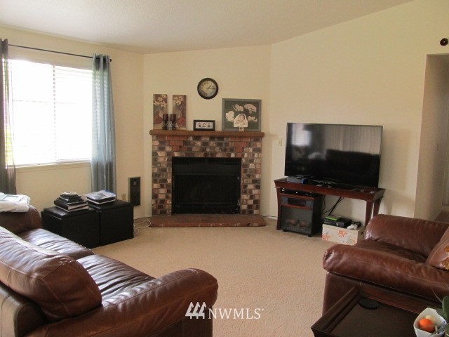 1432 Southwest 320th Place Federal Way, WA 98023 - Photo 3 of 7