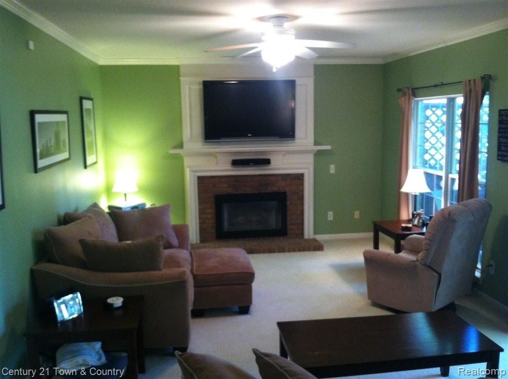 1331 Thames Drive Rochester, MI 48307 - Photo 3 of 25 IMG_1858.JPG