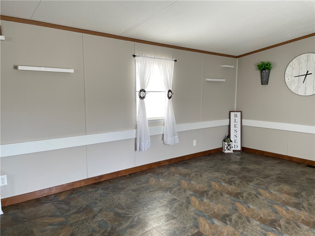 108 Vienna Road Arcadia, NY 14513 - Photo 5 of 18 living room