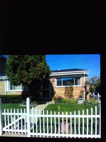 540 Glendale Road Glenview, IL 60025 - Photo 1 of 18 a front view of a house with a yard