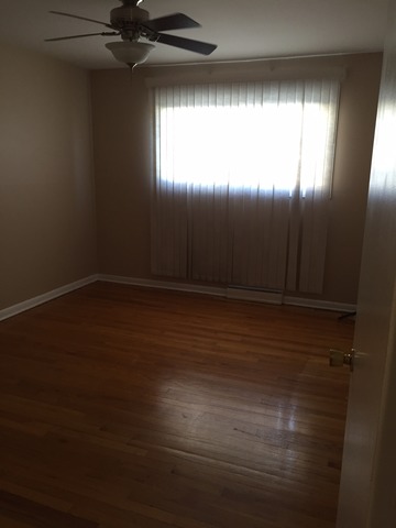 540 Glendale Road Glenview, IL 60025 - Photo 11 of 18 a view of an empty room and window