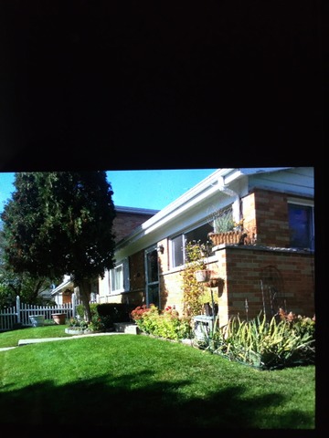 540 Glendale Road Glenview, IL 60025 - Photo 3 of 18 a house view with a garden space