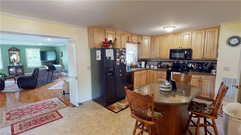124 Avondale Road Mount Airy, NC 27030 - Photo 11 of 36 Gallery Image 11