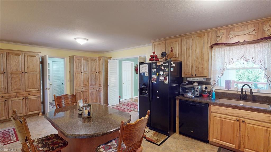 124 Avondale Road Mount Airy, NC 27030 - Photo 14 of 36 Gallery Image 14