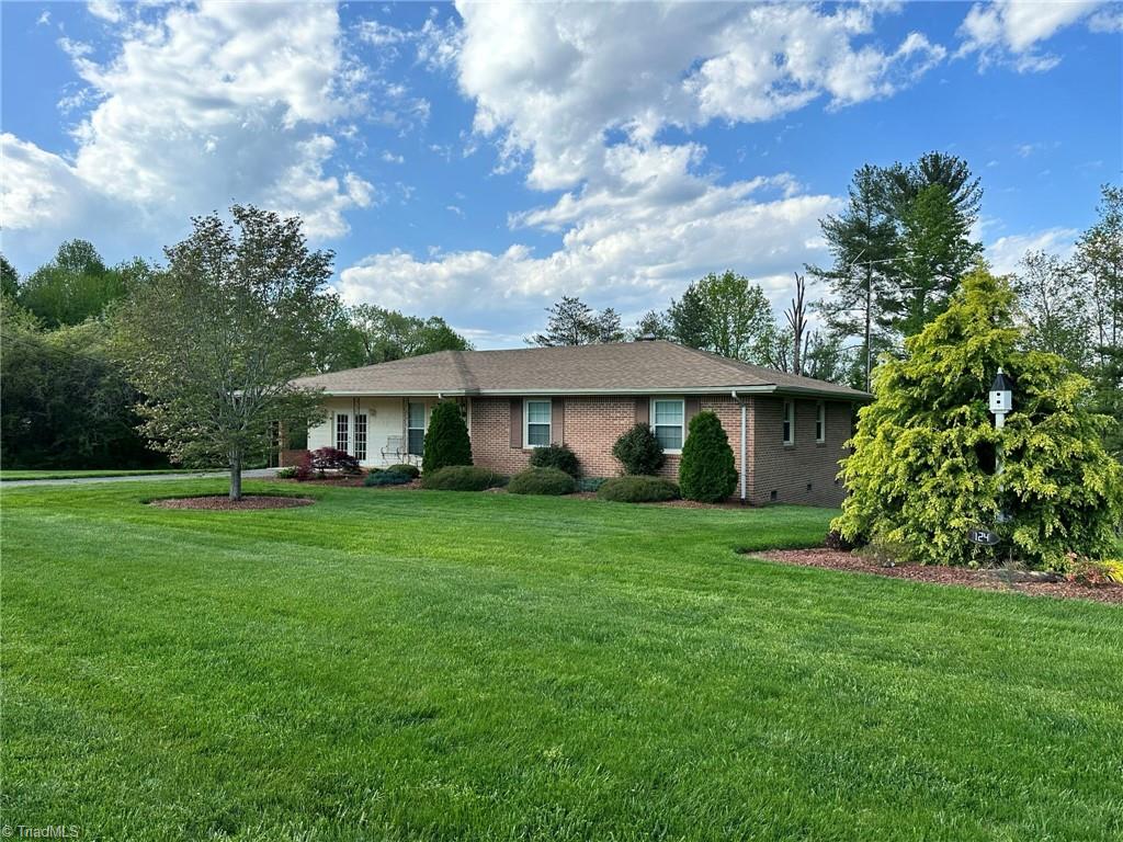 124 Avondale Road Mount Airy, NC 27030 - Photo 2 of 36 Gallery Image 2