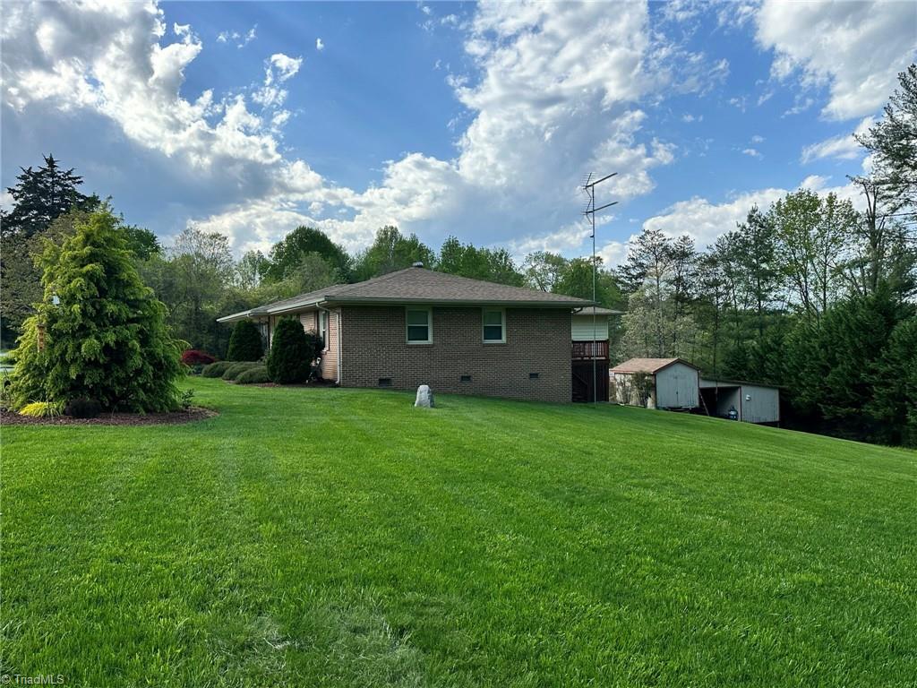 124 Avondale Road Mount Airy, NC 27030 - Photo 3 of 36 Gallery Image 3