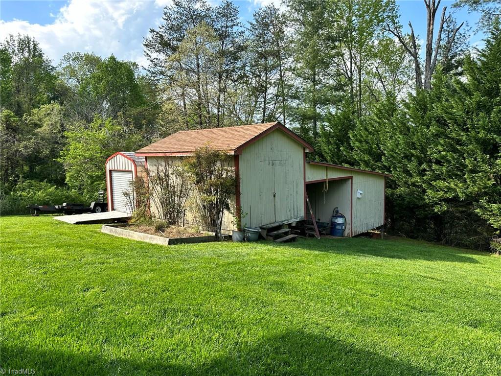 124 Avondale Road Mount Airy, NC 27030 - Photo 6 of 36 Gallery Image 6
