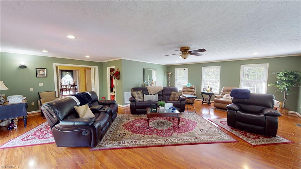 124 Avondale Road Mount Airy, NC 27030 - Photo 7 of 36 Gallery Image 7