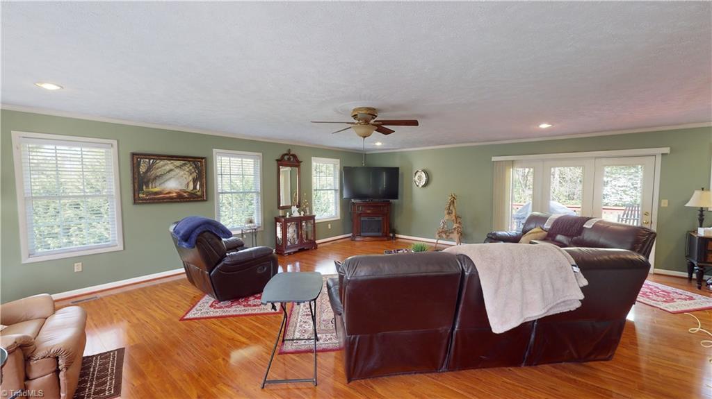 124 Avondale Road Mount Airy, NC 27030 - Photo 8 of 36 Gallery Image 8