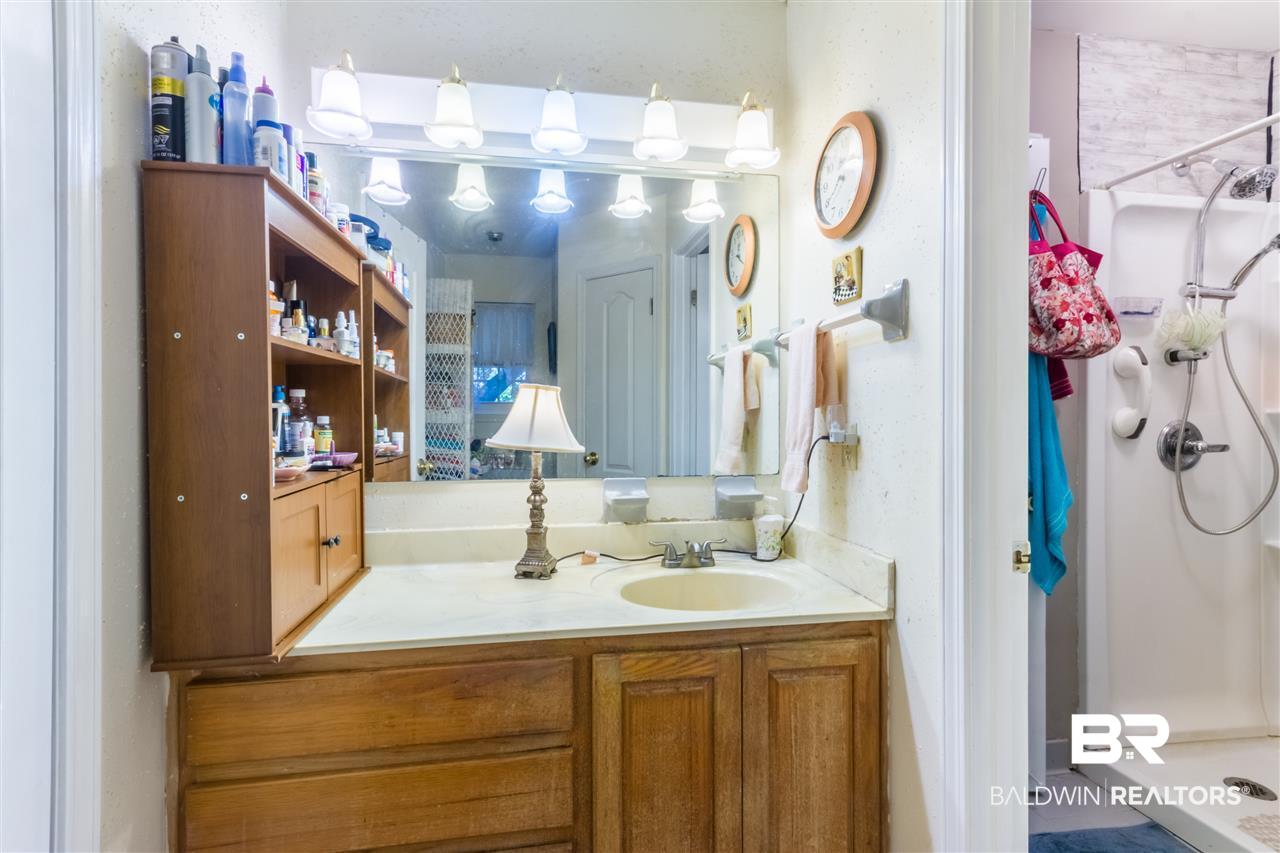 17155 Bemis Lane Elberta, AL 36530 - Photo 11 of 29 Master Bath