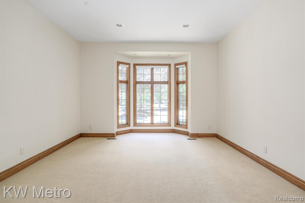 1553 Scenic Hollow Rochester, MI 48306 - Photo 21 of 65