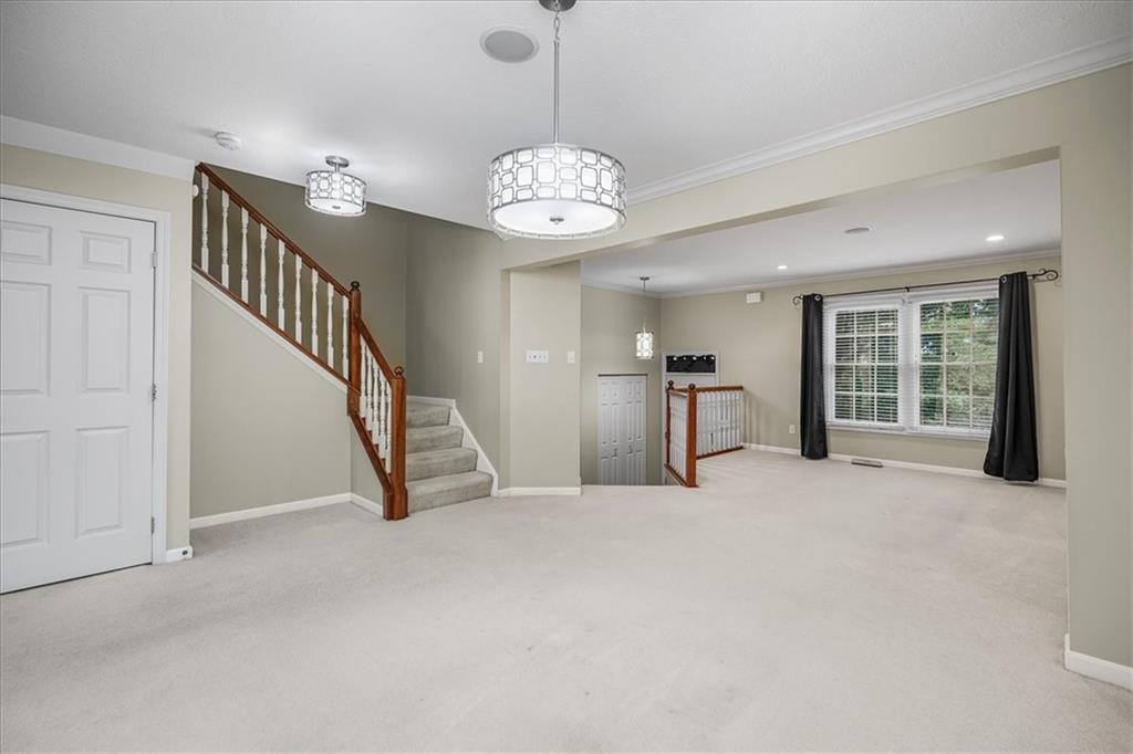 8 Castle View Drive McKees Rocks, PA 15136 - Photo 3 of 16 Gallery Image 3