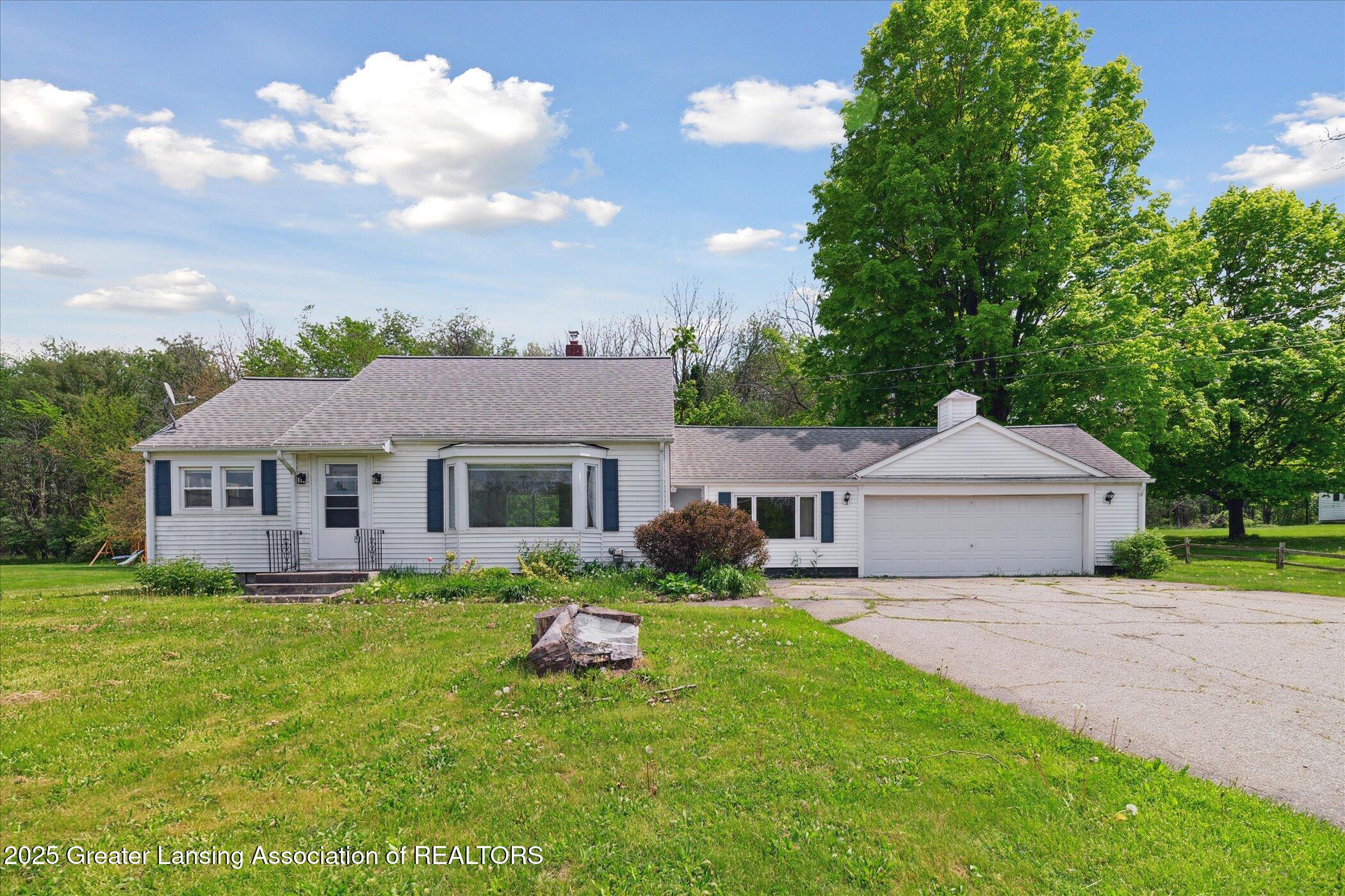 2468 Lansing Road Charlotte, MI 48813 - Photo 2 of 31 02-2468-Lansing-Rd-Charlotte-MI-48813-Wi