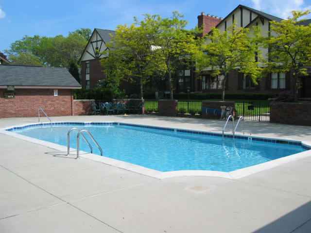1750 Vernier Road, Unit 6 Grosse Pointe, MI 48236 - Photo 8 of 9 31085209-7.JPG