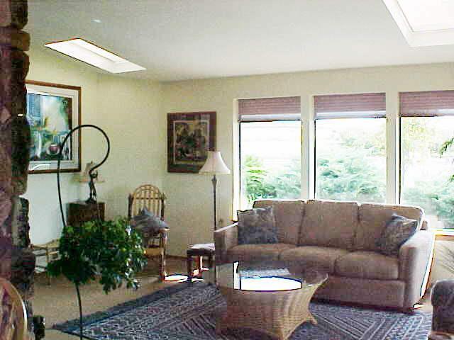 100 Coombs Road Moxee, WA 98936 - Photo 6 of 9 a living room with furniture and a window