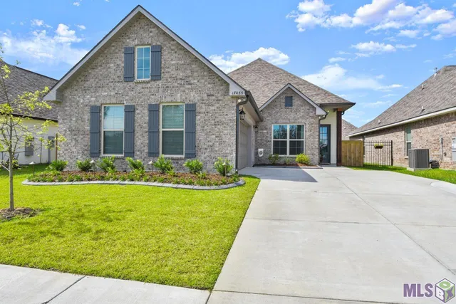 $349,000 | 17055 White Ibis Avenue, Prairieville, LA 70769