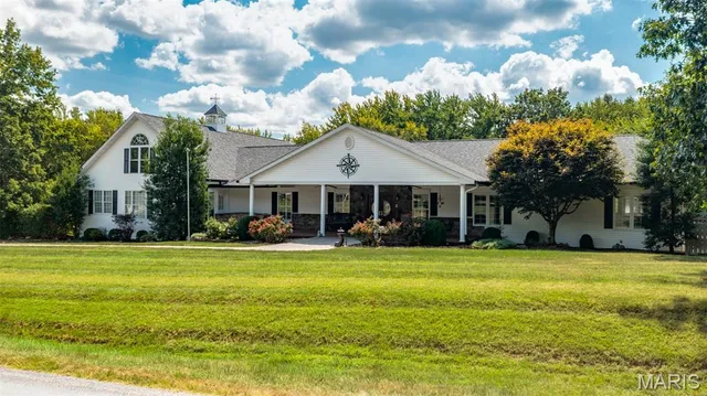 $550,000 | 118 Westlake Trail, Litchfield, IL 62056