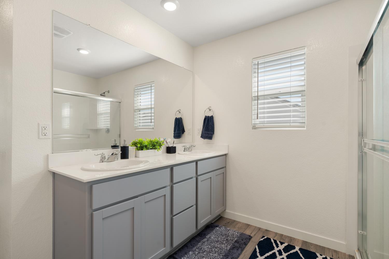7664 Walpole Way Elk Grove, CA 95758 - Photo 18 of 43 a bathroom with a sink and a mirror