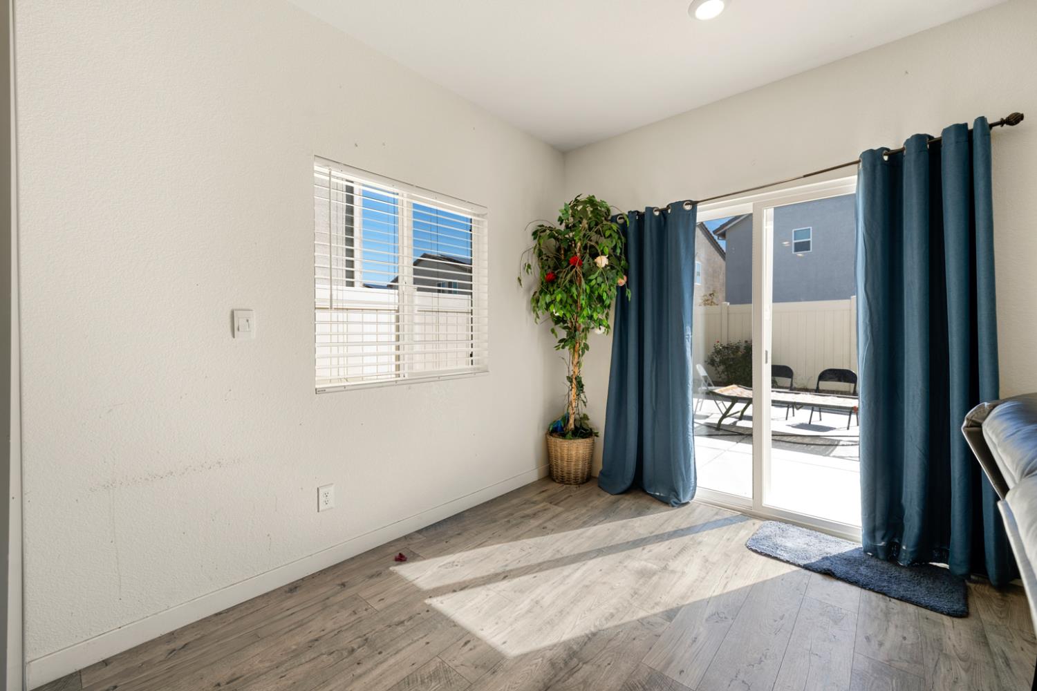 7664 Walpole Way Elk Grove, CA 95758 - Photo 32 of 43 an empty room with windows and closet