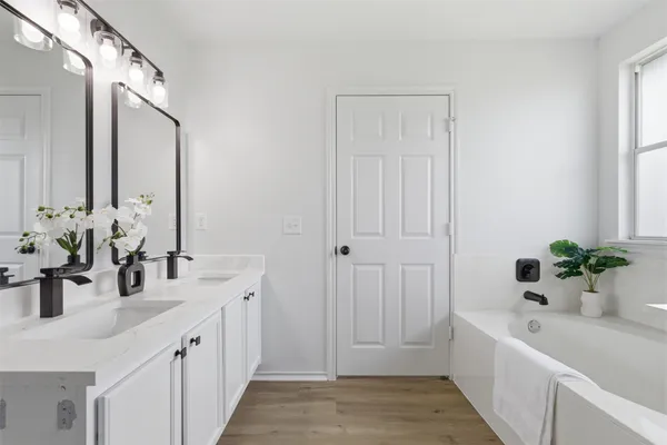 $299,900 | 12720 La Paz Lane, Del Valle, TX 78617