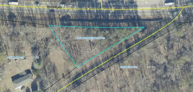 a close up of a street sign