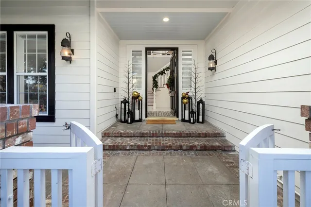 a view of entryway and hall