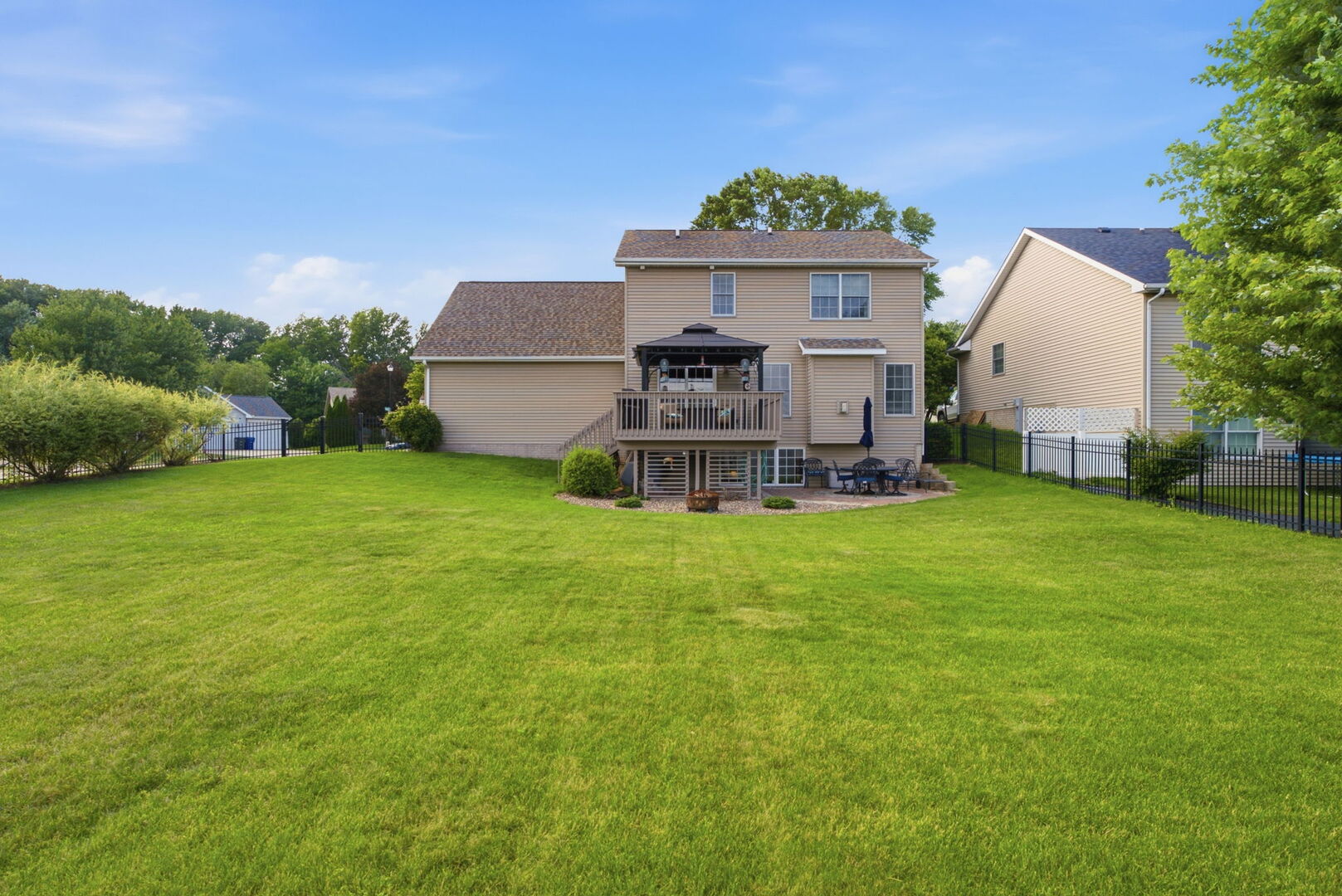 5679 Appleton Road Bettendorf, IA 52722 - Photo 37 of 40