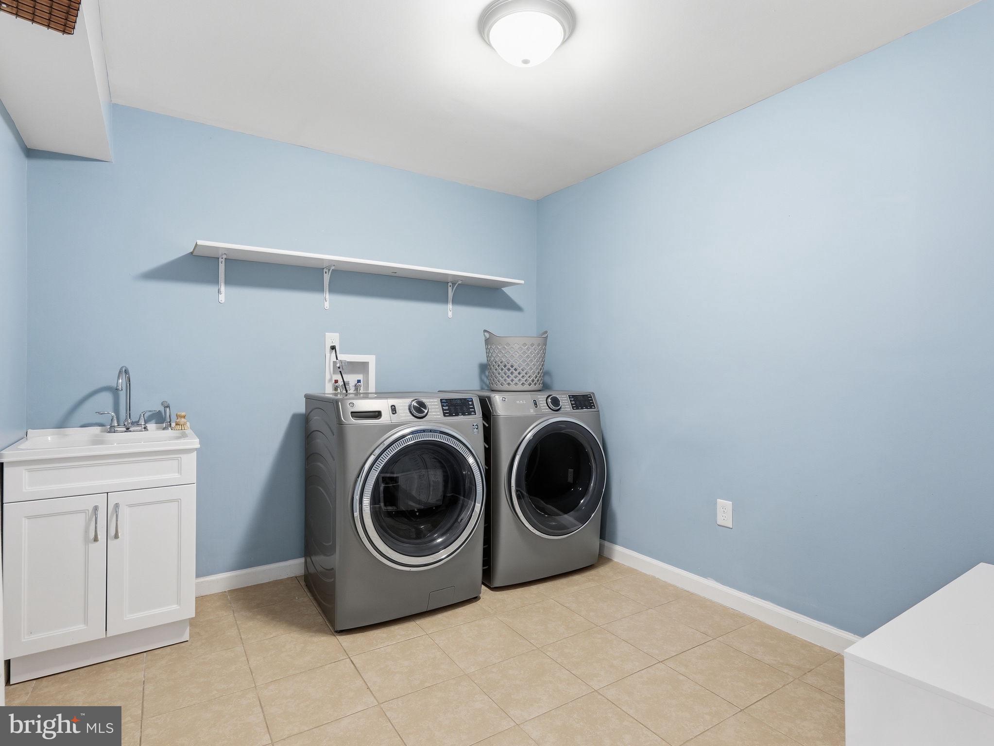 17210 Perinchief Street Ruther Glen, VA 22546 - Photo 36 of 39 a utility room with dryer and washer