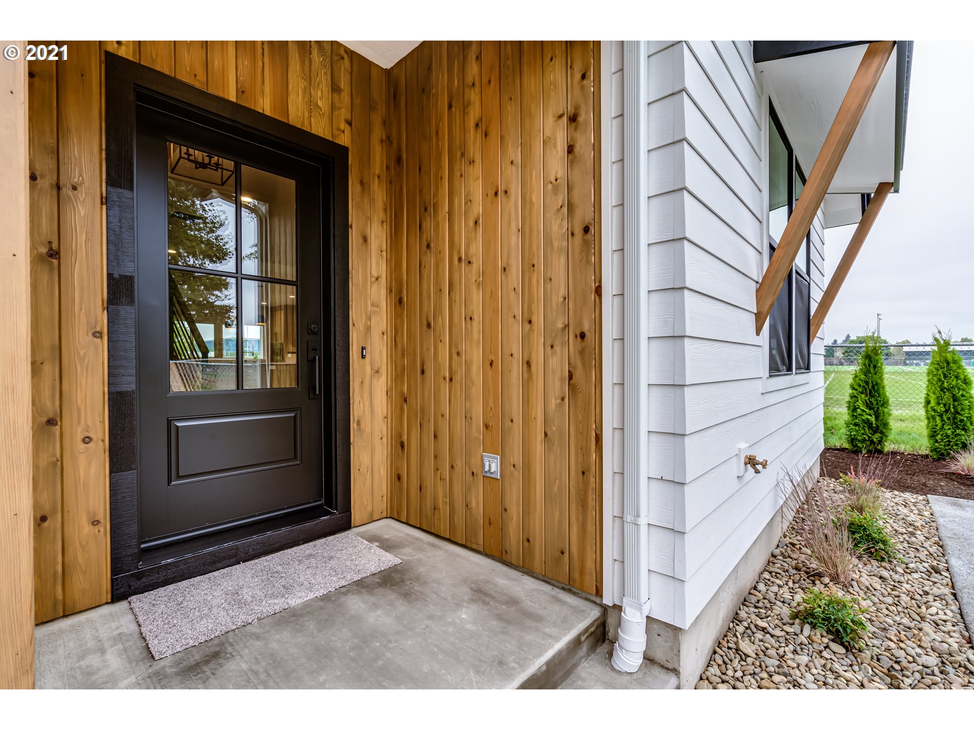 2242 Jeppesen Acres Road Eugene, OR 97401 - Photo 2 of 30 Gallery Image 2