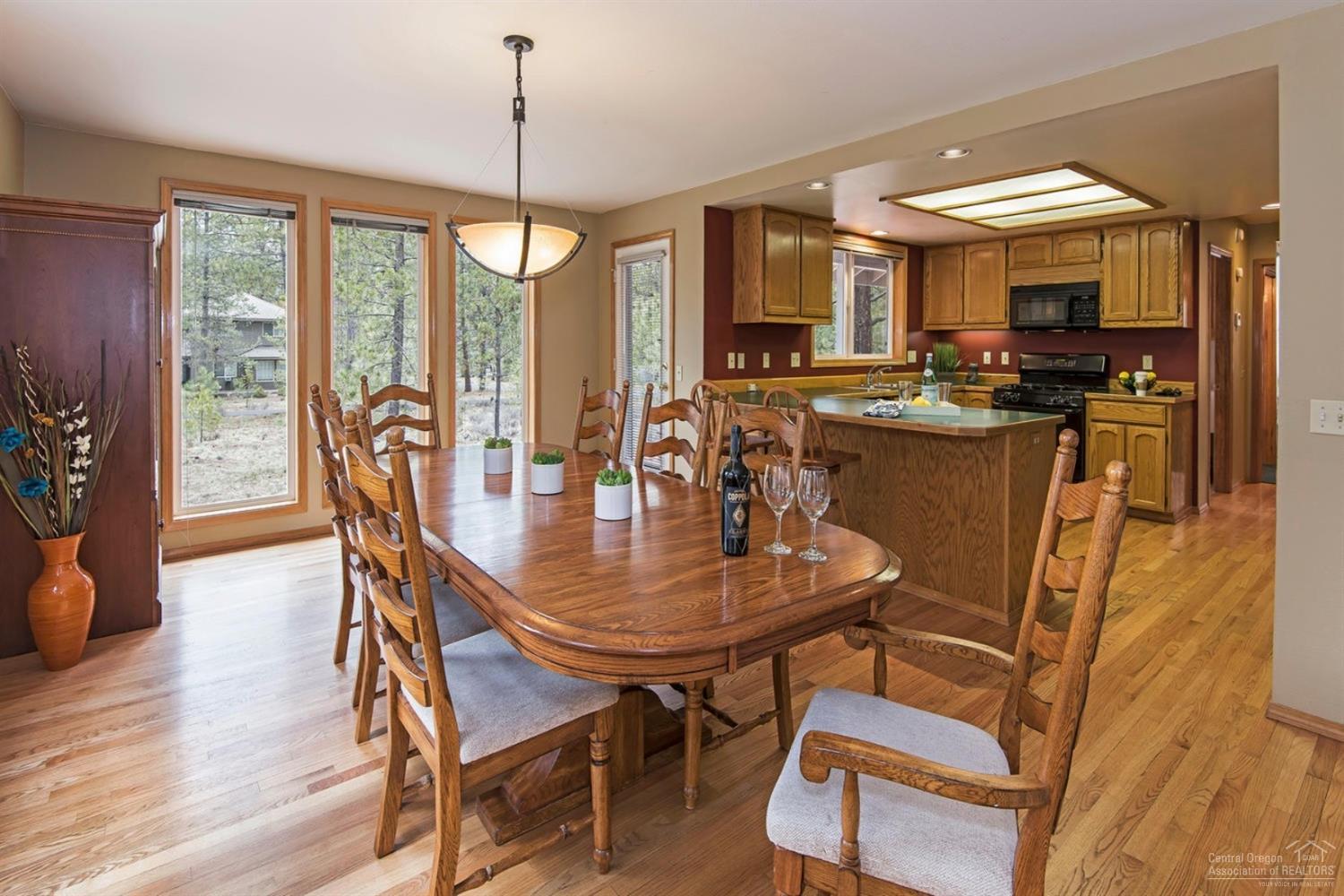 58043 Kinglet Road Sunriver, OR 97707 - Photo 4 of 18 After a day filled with Sunriver adventu