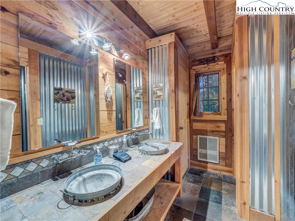 302 Lake Road Beech Mountain, NC 28604 - Photo 31 of 41 Gallery Image 31