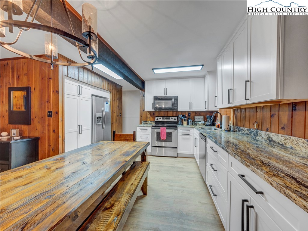 302 Lake Road Beech Mountain, NC 28604 - Photo 9 of 41 Gallery Image 9